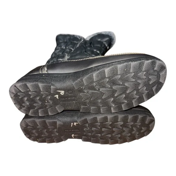 Gray Winter Boots with Quilted Design and Fur Lining - Picture 5 of 5